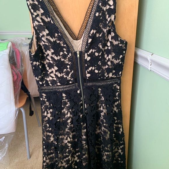 Lace formal dress with low V back - Picture 2 of 3